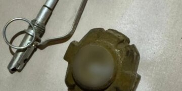 В Харьковской области пьяный мужчина бросил гранату в людей: есть раненые