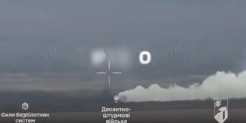 Оккупанты летели через поле на всем, что удалось собрать: под Очеретином ВСУ порвали колонну российской бронетехники. ВИДЕО