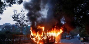 В Индии загорелся автобус с пассажирами: ужасные последствия