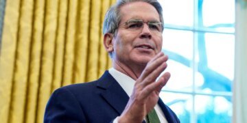 Трамп объявил экономическую войну Китаю: 500% пошлины за нефть из России