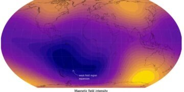 Дыра в магнитном поле Земли растет со скоростью континента: ученые предупреждают о рисках для спутников
