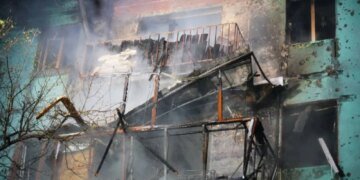 Россияне нанесли удар по Запорожью: возникли пожары, есть раненые