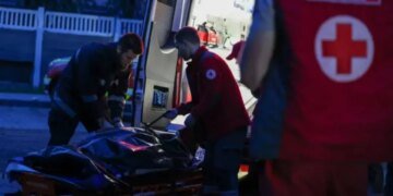 Пожар в многоэтажке Днепровского района Киева потушен: 10 человек спасены, 1 погибший