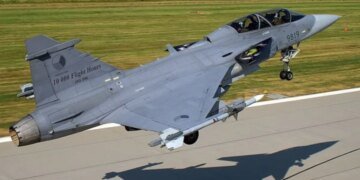 Зеленский заявил о договоренности со Швецией: сколько Украина получит самолетов Gripen и когда