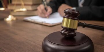 Военный приговорен к году условно за картинку 18+ в мессенджере