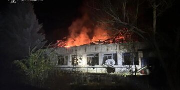 Оккупанты обстреляли Черниговскую область: возникли пожары, спасена женщина