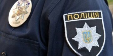 В Киевской области женщина ударила полицейского по голове во время проверки  документов