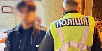 Не була схожа на фото з Інтернету: у Києві чоловік побив і пограбував дівчину на побаченні