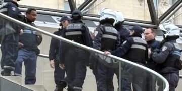 Прокурорка Парижа назвала основні версії пограбування Лувру