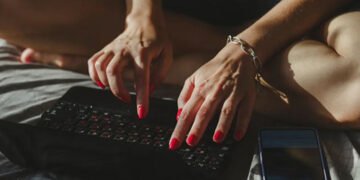 РФ та Китай ведуть “сексуальну війну” за секрети Кремнієвої долини, – ЗМІ