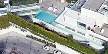 Зірка “Барселони” Ямаль купує будинок Піке і Шакіри