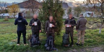 Біля кордону з Молдовою затримали трьох ухилянтів, які за €4 тис. купили інструкцію втечі в Телеграмі