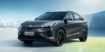 Китайський електромобіль Alpha T5 з гібридною системою здатен проїхати 1215 кілометрів без підзарядки