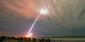 Безос передбачив появу протягом 20 років потужних дата-центрів у космосі