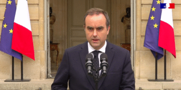Лекорню пояснив, чому вирішив піти з посади прем’єра Франції