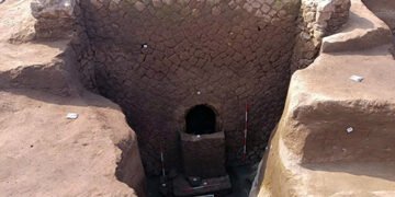 В Італії археологи відкрили 2000-річний саркофаг: мумія їх вразила