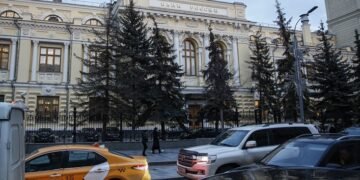 ЕС ужесточает давление на Бельгию, чтобы разблокировать репарационный кредит для Украины. А Кремль угрожает всем, кто присоединится к конфискации российских активов.