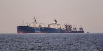 “Тіньовий флот” Путіна заливає нафтою європейські моря: ЄС наляканий можливою катастрофою