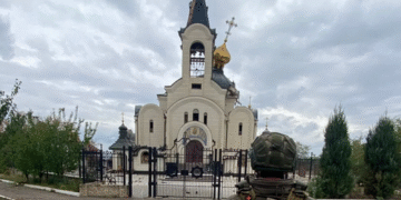 Росіяни скинули бомбу на територію храму в Донецькій області: є загиблі та поранені