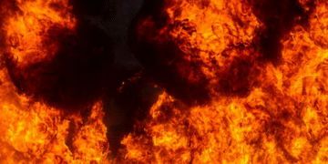 Пожежі, пошкоджені будинки та постраждалі: перші наслідки балістичної атаки на Київ