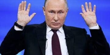 З розшарпаного набору заяв Путіна відчувається, що він зараз застряг на роздоріжжі, –- Голобуцький