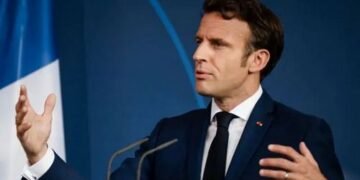Росія повинна буде заплатити за відмову від переговорів, – Макрон