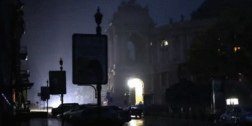 Майже в усіх областях України введено екстрені відключення світла