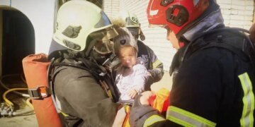 Во Львове спасатели ликвидировали пожар: спасены 11 человек, среди них 5 детей