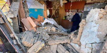 Херсон под обстрелами: двое погибших, 21 раненый и десятки разрушенных домов