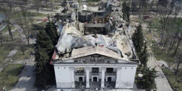 Россияне открывают театр на костях погибших: в Мариуполе готовятся к премьере