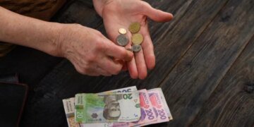 Украинцы отказываются от наличных: в Нацбанке назвали причины