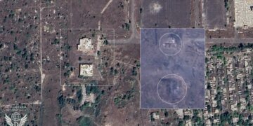 Удар по складу “Шахедов” в Донецке: обнародованы спутниковые снимки последствий попадания