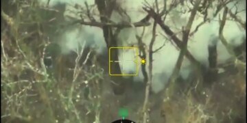 Операторы дронов уничтожили пять укрытий и антенну связи РФ на Северо-Слобожанском и Курском направлениях