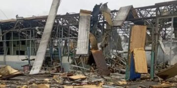 Росіяни вранці атакували склад логістичної транспортної компанії SAT у Харкові