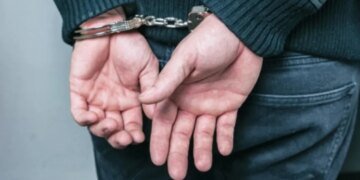 Во Львовской области предприниматель избил работника ТЦК металлической трубой