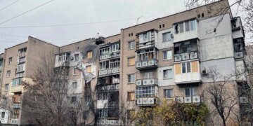 Разрушены дома, детский сад и волонтерский штаб: последствия вражеских атак в Херсонской области. ФОТО