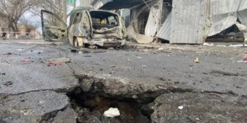 Российские оккупанты с помощью дрона убили в Херсоне женщину с ребенком