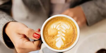 Коли варто пити каву, щоб вона не шкодила сну