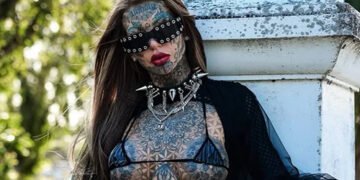 98% тіла вкрито малюнками: “найбільш татуйована жінка Австралії” вирішила повернути собі природність