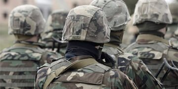 “Китайці можуть підслуховувати розмови”: британським військовим заборонили обговорювати конфіденційну інформацію в авто