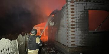 Ворог атакував Дніпропетровщину: загинула жінка, 8 людей поранено