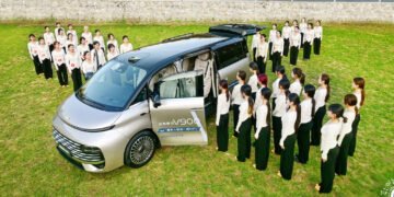 У легкову машину вмістились 42 пасажири й це стало світовим рекордом. ВІДЕО