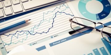 Минфин продолжает полностью рефинансировать долг в долларах.