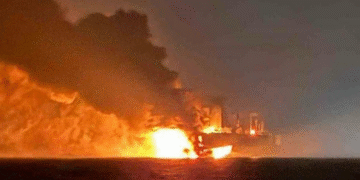 Танкер “тіньового флоту” РФ повторно атакували у Чорному морі