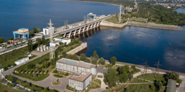 Чи можуть росіяни бомбардуванням греблі створити цунамі для Києва: відповідь від “Флеша”