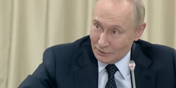 Путін заявив про “постійний зв’язок” зі спецслужбами України: що обговорюють