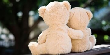 Вчені пояснили, як обійми впливають на мозок