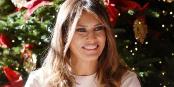 «Дом там, где сердце»: Мелания Трамп показала, как украсила Белый дом к Рождеству. ВИДЕО