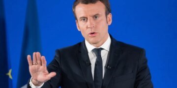 Макрон сделал жесткое заявление после ракетной атаки России на Украину