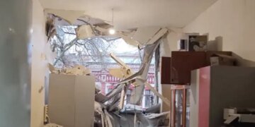 Во время обстрелов Херсонской области россияне повредили три многоэтажки: известно о жертвах и пострадавших